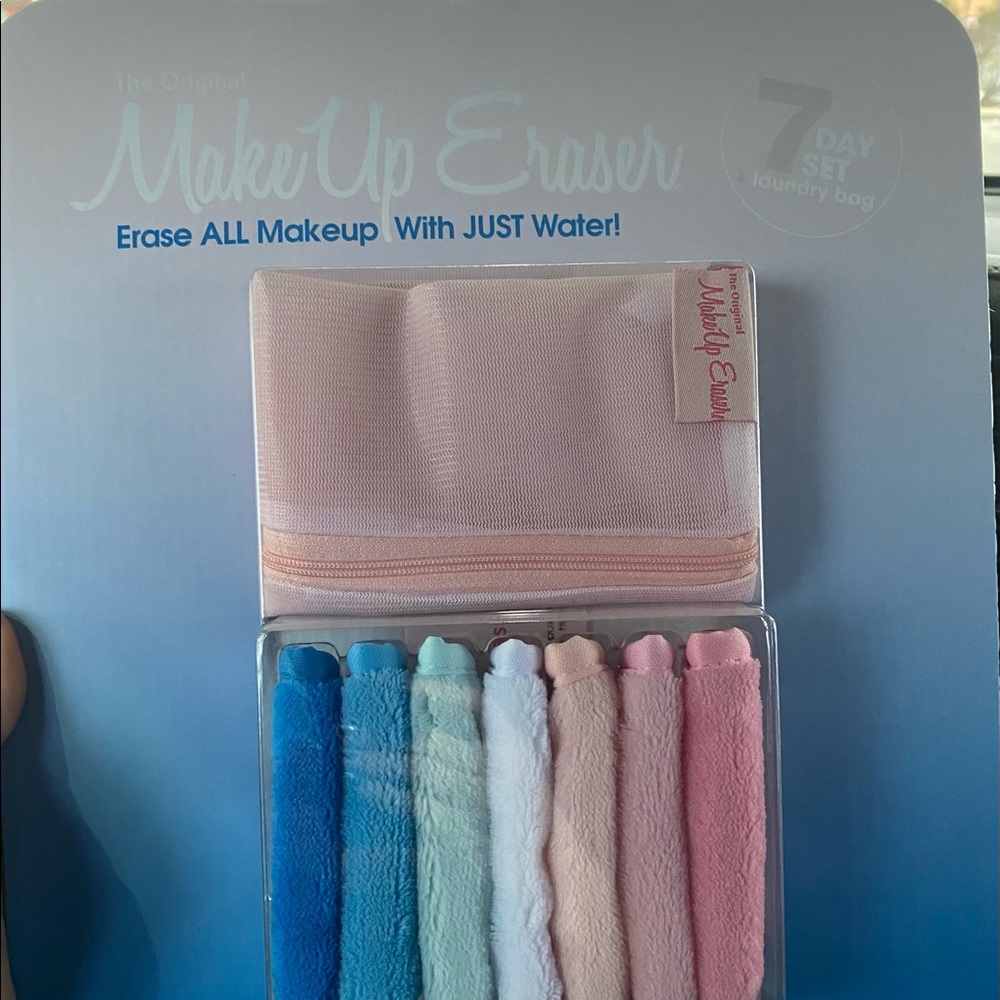 The original Make Up Eraser 7 day mini pack w/bag